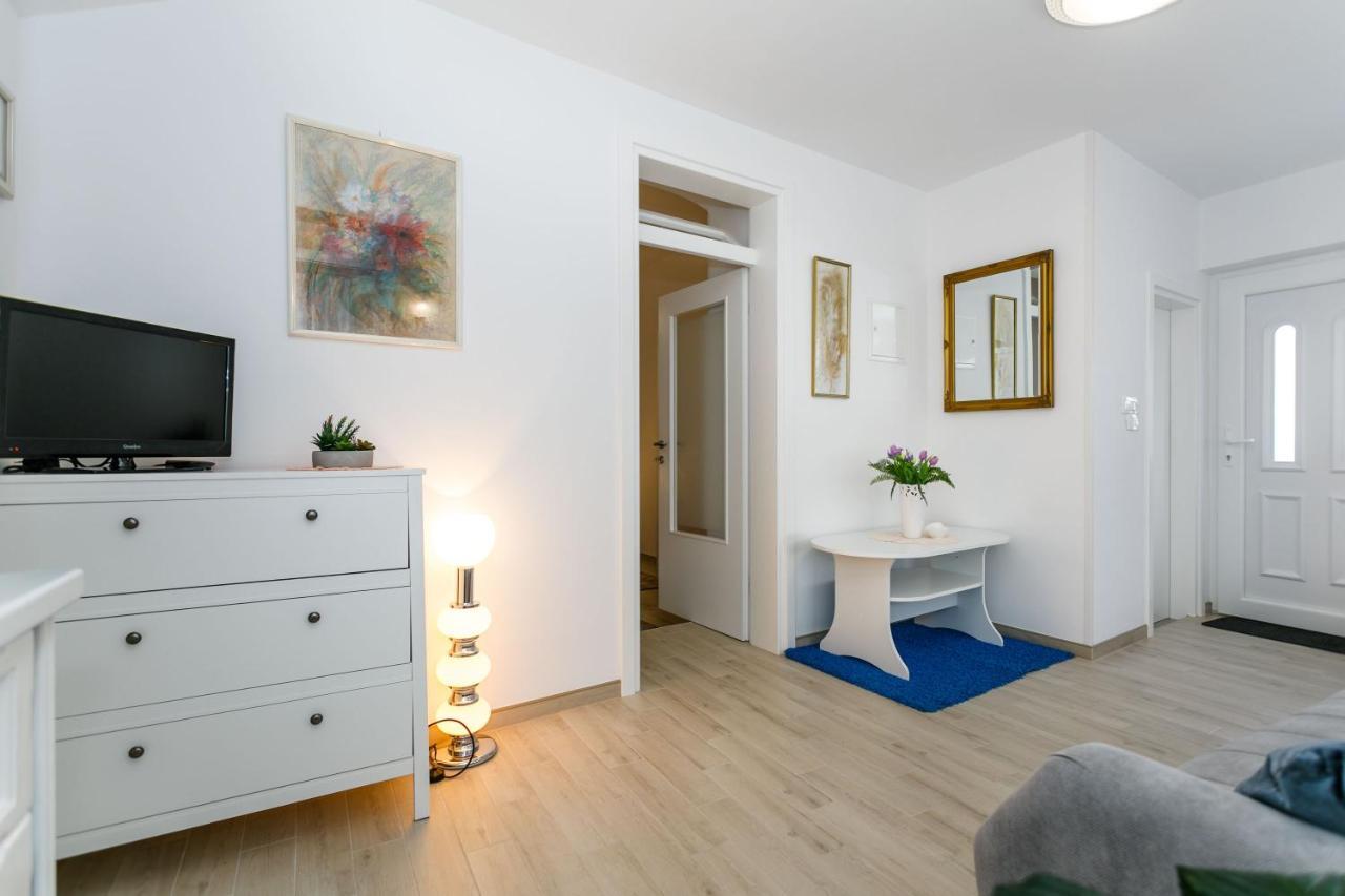 Apartment Near The Sea Judita Malinska Exteriör bild